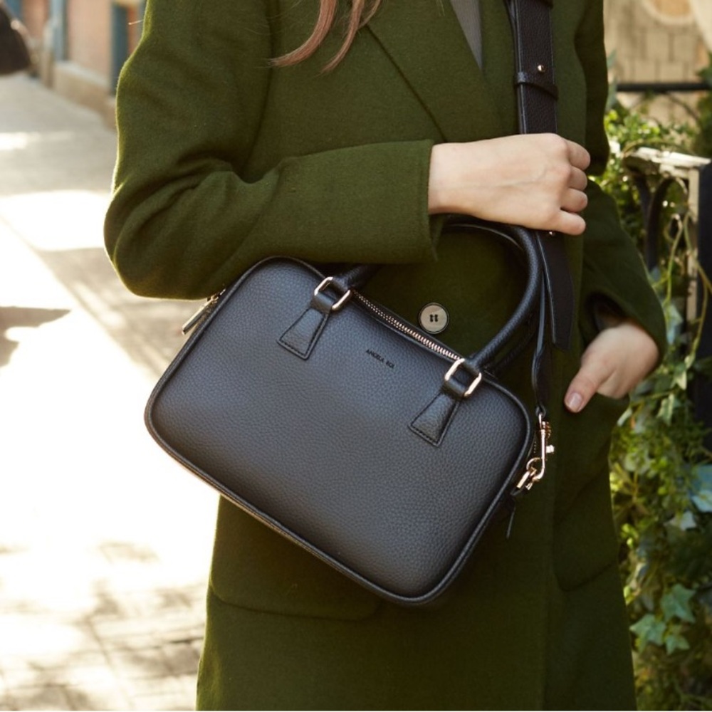 Angela Roi Barton Duffle Tote (2019) - Excellent Condition - Black